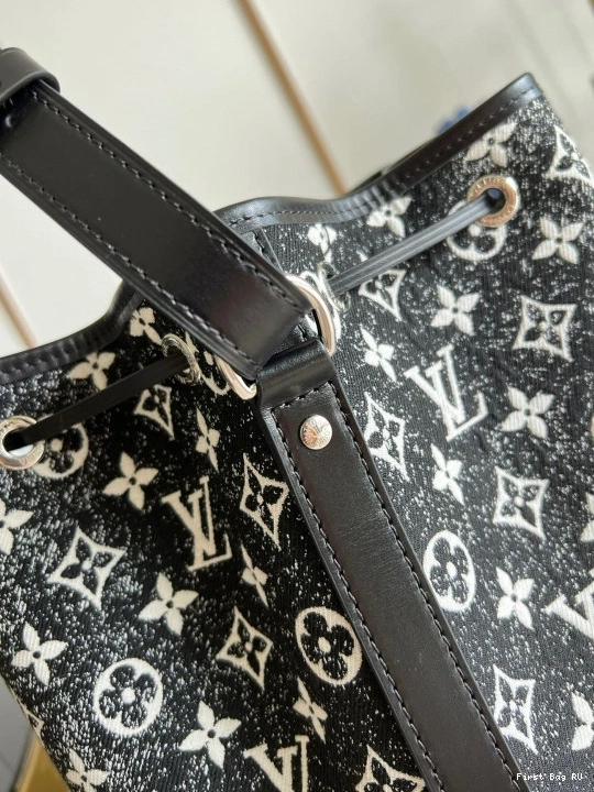First bag ru VUITTON PETIT NOÉ LOUIS 0717